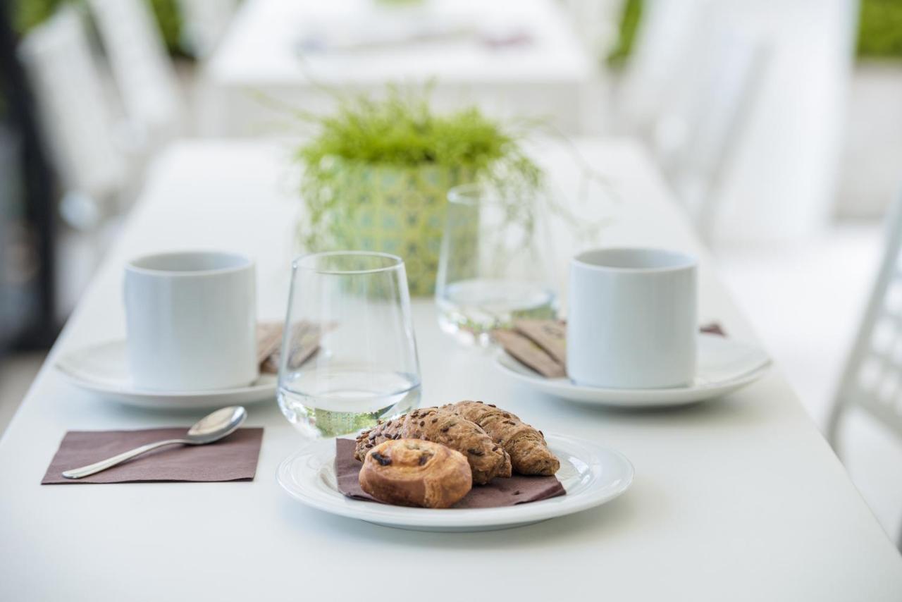 Hatelier Garda Home by Enjoy Garda Hotel Peschiera del Garda Buitenkant foto