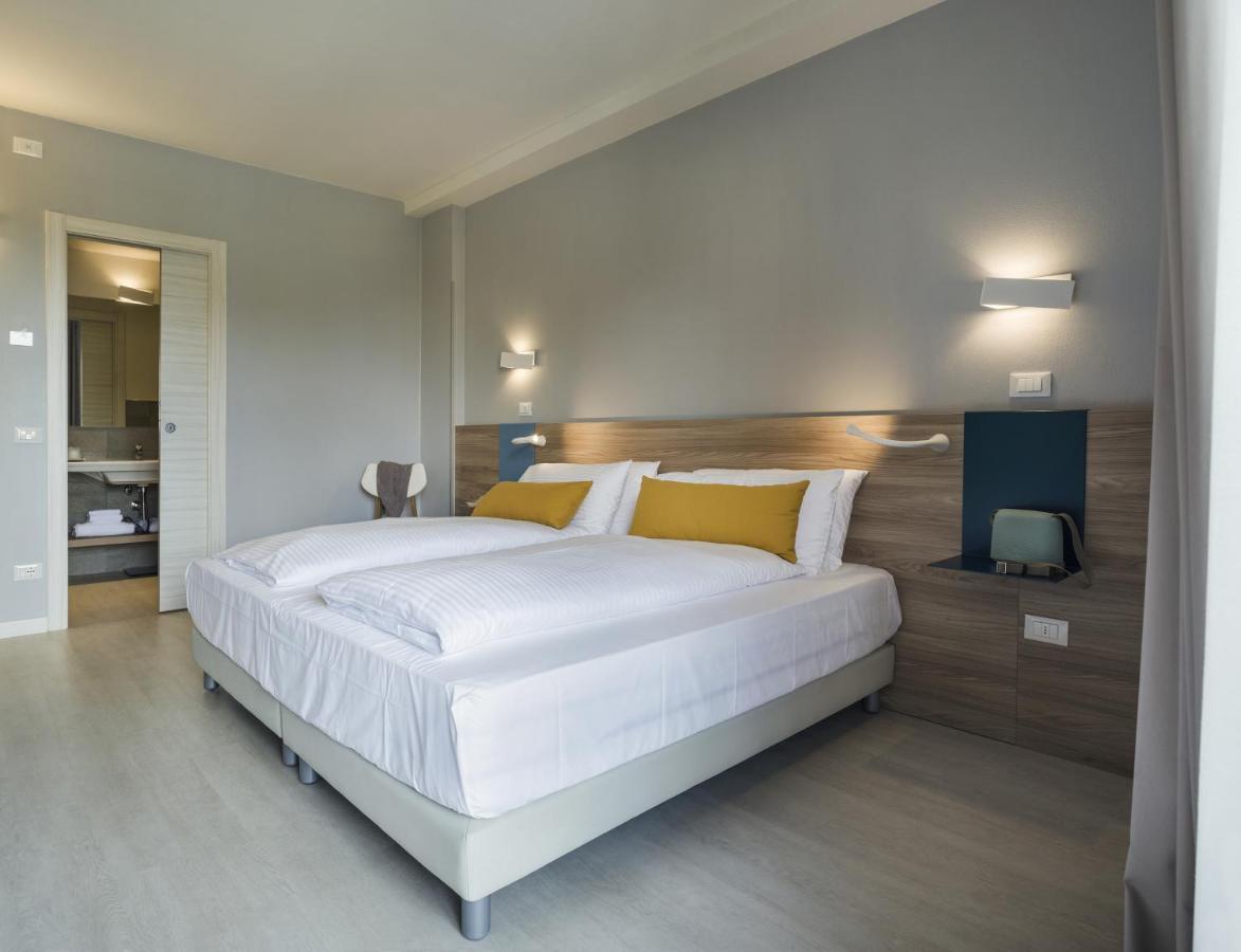Hatelier Garda Home by Enjoy Garda Hotel Peschiera del Garda Buitenkant foto