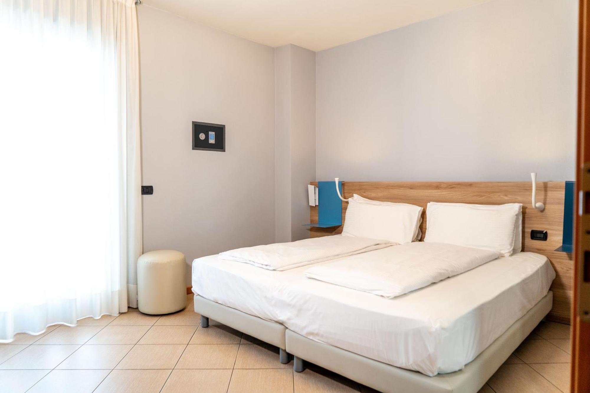 Hatelier Garda Home by Enjoy Garda Hotel Peschiera del Garda Buitenkant foto