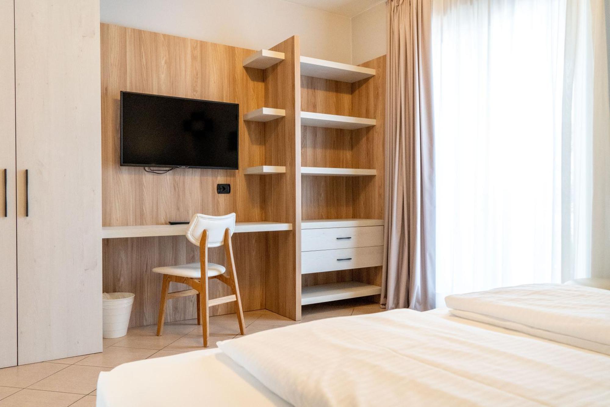 Hatelier Garda Home by Enjoy Garda Hotel Peschiera del Garda Buitenkant foto