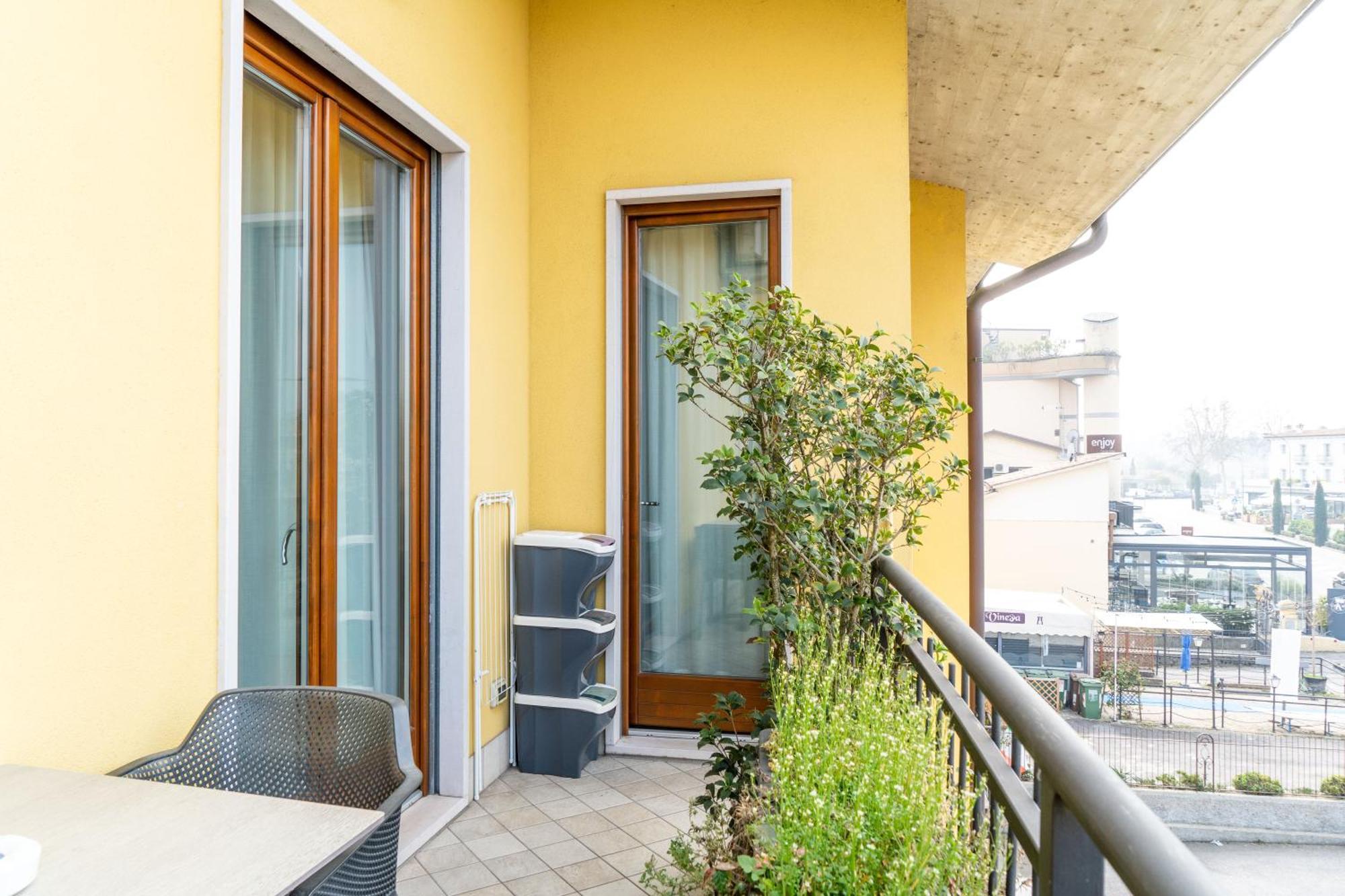 Hatelier Garda Home by Enjoy Garda Hotel Peschiera del Garda Buitenkant foto
